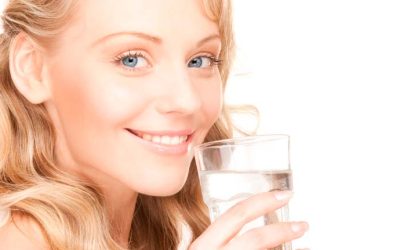Beneficios para salud dental de beber agua